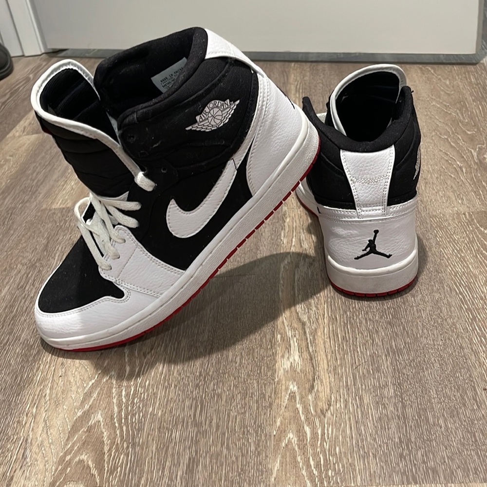 Air Jordan 1 High 'Bred' Basketball Sneakers